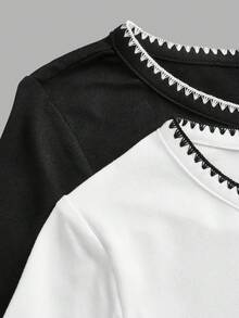 SHEIN EZwear 两件装女士T恤，撞色贝壳花刺绣，舒适休闲百搭，适合外出、街头风、机场穿搭，时尚别致，可搭配，春夏皆宜。 - 彩色 - 查看 6