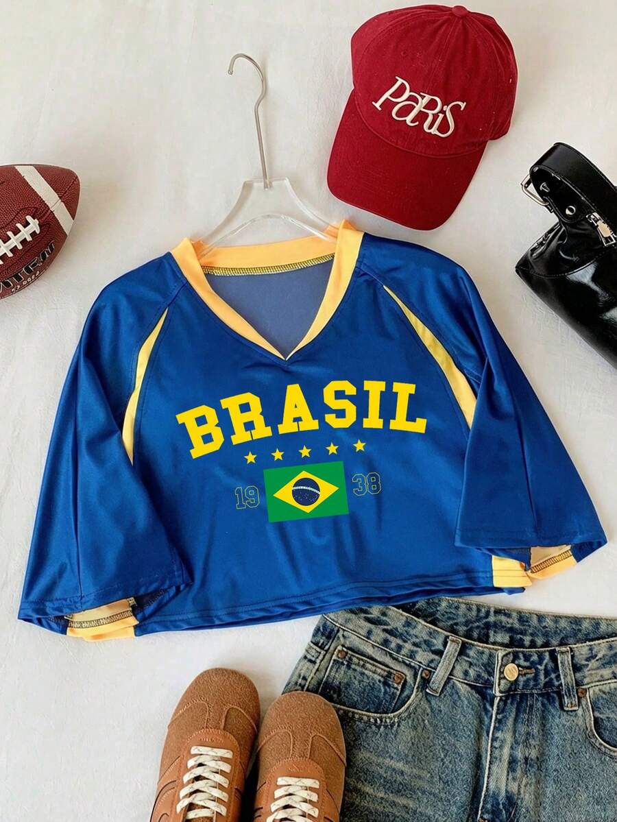 SHEIN EZwear Áo croptop nữ mùa hè tay ngắn cổ chữ V in chữ phối màu tương phản, áo len dệt kim tay raglan, phù hợp cho người hâm mộ thể thao, trang phục cổ vũ đội tuyển, tham dự sự kiện thể thao, áo thun thể thao sọc vàng xanh, áo croptop nữ phối đồ thể thao Brazil. - Nhiều màu - Xem 1