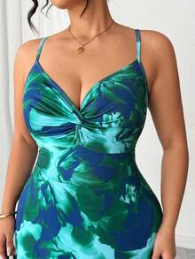 SHEIN Elenzya 大码女式扎染印花针织吊带连衣裙，扭腰设计，开衩下摆，优雅百搭，适合外出和通勤。 - 綠色 - 查看 8