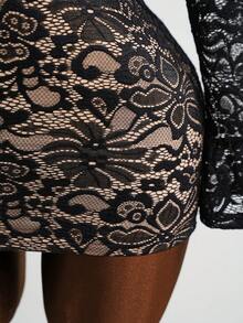 SaltGleam SaltGleam 黑色蕾丝纽扣领镂空性感迷你连衣裙（女款） - 黑色 - 查看 6