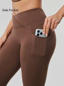 OutZeal 女士吸汗中度压缩交叉腰侧口袋紧身裤，适合日常健身和普拉提 - 棕色 - 查看 3