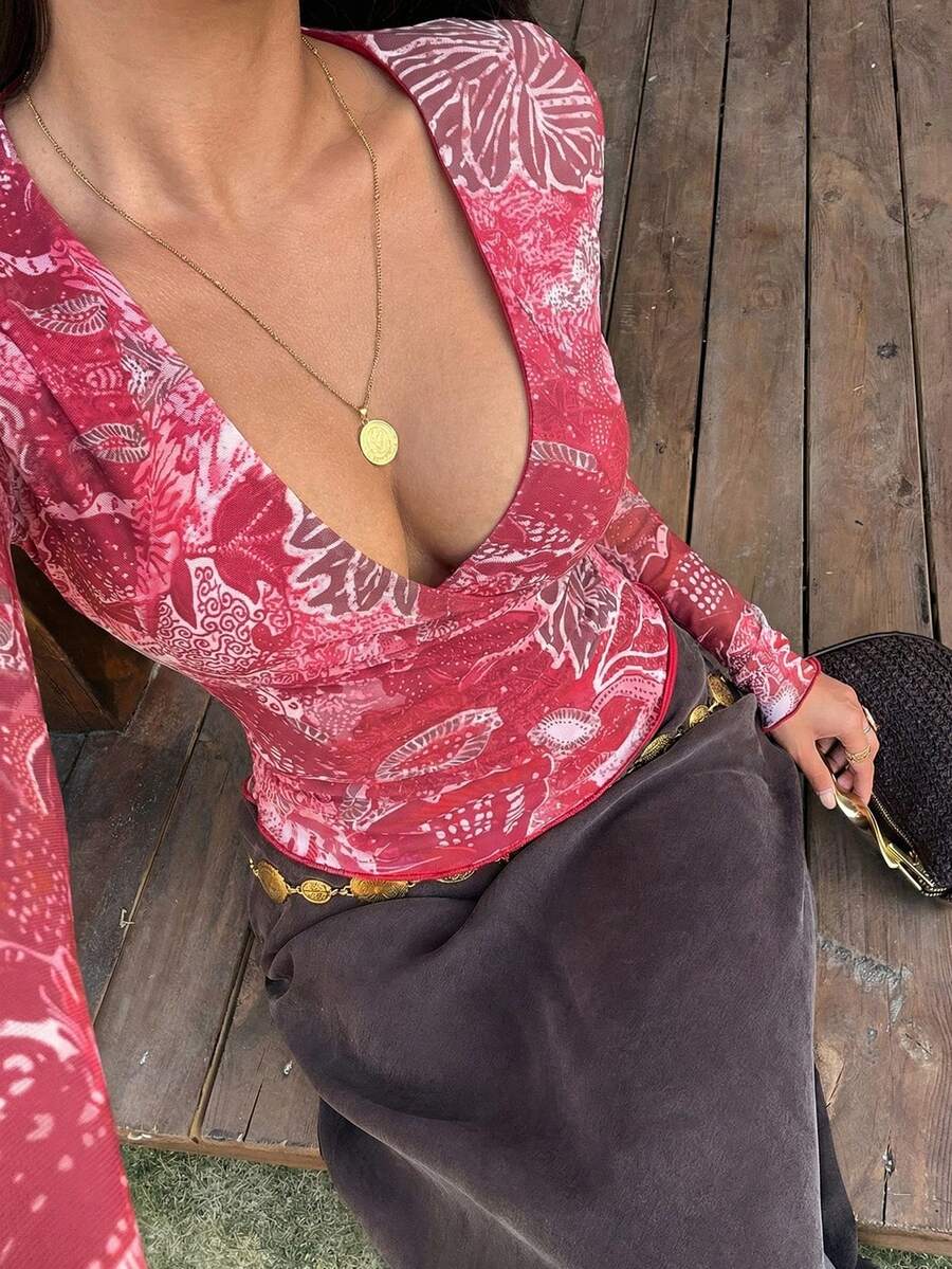 Sunnyshic 女士V领裹身系带腰果花印花度假风长袖T恤 - 酒紅色 - 查看 1