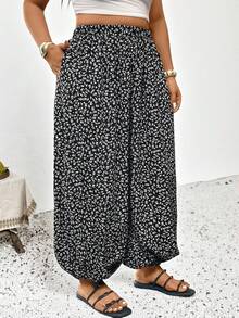 SHEIN Frenchy Celana Panjang Model Lentera Ukuran Plus Gaya Boho Hitam Motif Bunga Acak untuk Wanita, Terbuat dari Kain Tenun - Hitam - View 5