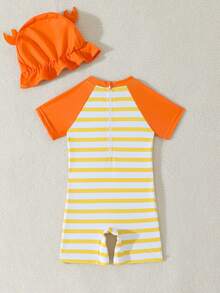 SHEIN GraphicGems Bộ áo tắm tay ngắn raglan kẻ sọc in hình cua cho bé trai đi nghỉ mát, kèm quần short. - trái cam - Xem 2