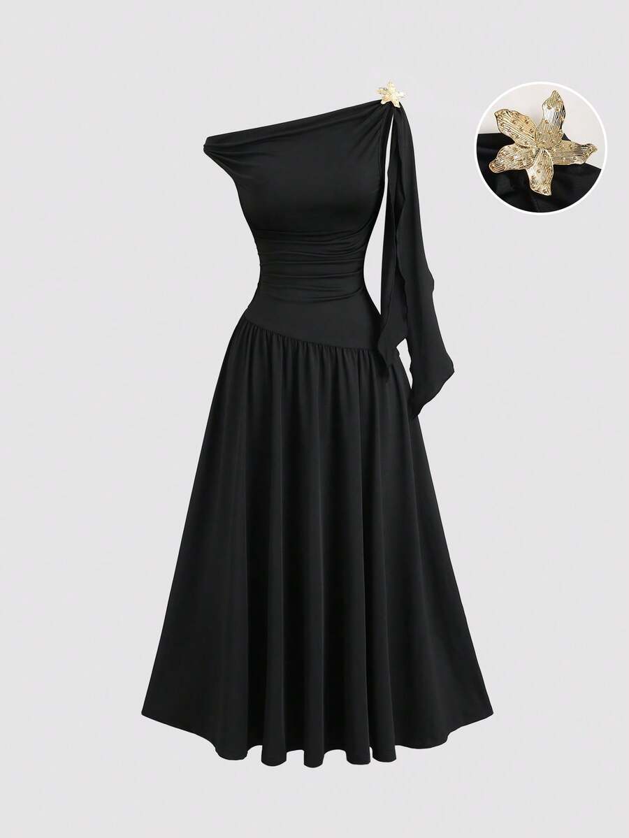 Sweetra 女士纯色高端斜肩多功能褶皱修身A字长连衣裙，夏季 - 黑色 - 查看 1