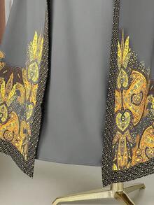 Rometta 大码女式优雅度假风印花高领喇叭袖修身连衣裙（忧郁气质）（周三美学） - 彩色 - 查看 3