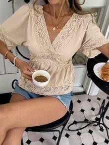 Serisse 女士简约撞色蕾丝V领短袖T恤，夏季 - 杏色 - 查看 5