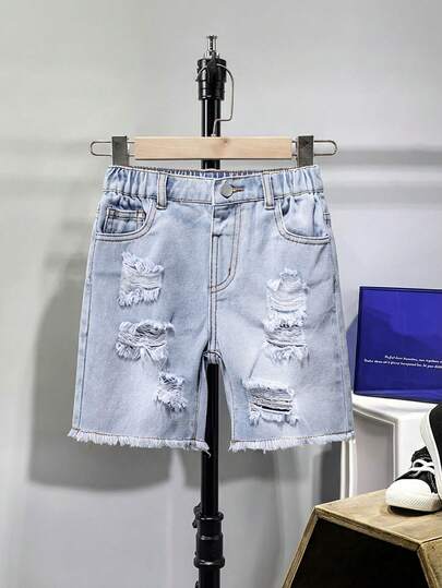 SHEIN Ljusblå denimshorts med sliten fåll för ung pojke, trendiga och avslappnade, sommar