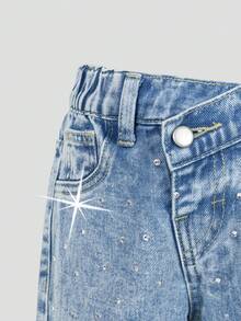 SHEIN 女童休闲牛仔裤，四季皆宜，复古浅蓝色牛仔布，不对称弹力腰设计，水钻装饰，直筒宽松版型，舒适棉质牛仔面料，适合日常、上学、度假、户外活动等各种场合，夏季百搭 - 淺色水洗藍 - 查看 7