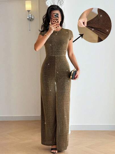 Rafferiza 一件女士短袖连体裤，采用金色纹理面料制成