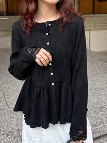 FRIFUL 女士圆领开襟纹理面料蕾丝拼接荷叶边下摆宽松纯色T恤，适合春夏季穿着 - 黑色 - 查看 1