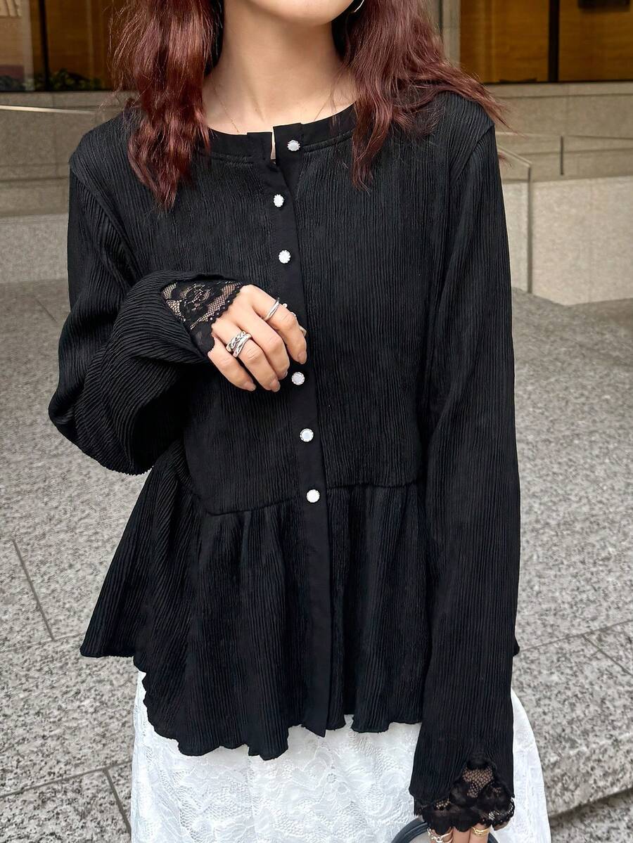 FRIFUL 女士圆领开襟纹理面料蕾丝拼接荷叶边下摆宽松纯色T恤,适合春夏季穿着 - 黑色 - 查看 1