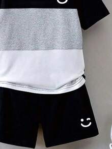 SHEIN Vacaura 2 件套年轻男孩眨眼脸印花黑白灰色短袖 T 恤和短裤套装，夏季 - 黑色 - 查看 3