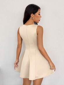 SHEIN PETITE 女士纯色无袖A字腰身优雅连衣裙，适合秋季约会 - 杏色 - 查看 2