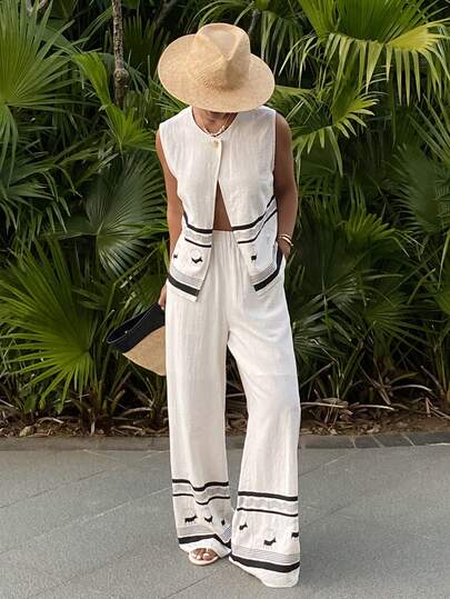 Livesso סט שני חלקים לנשים - חולצה ללא שרוולים לבנה עם הדפס ומכנסיים קז'ואל - חופשת אביב