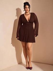 SHEIN BAE 撞色V领收腰长袖短裙 - 咖啡棕 - 查看 4