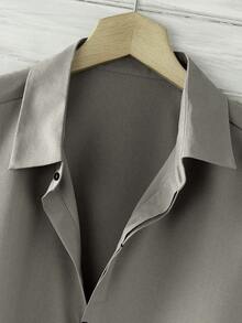 Manfinity Homme Men Button Up Curved Hem Shirt - Grey - View 4