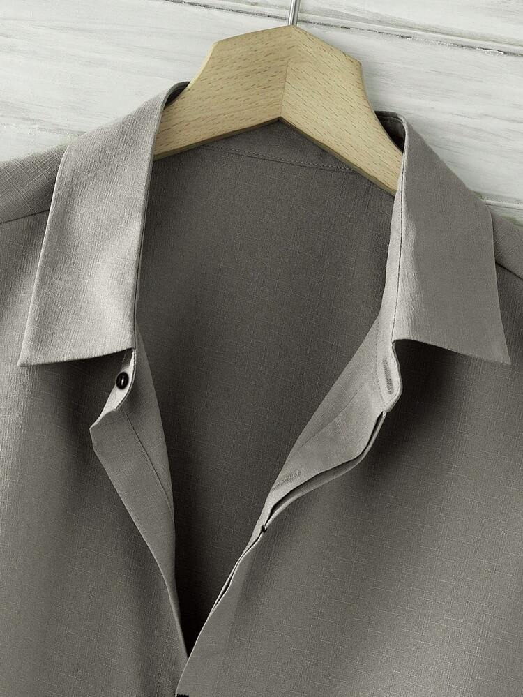 Men Button Up Curved Hem Shirt