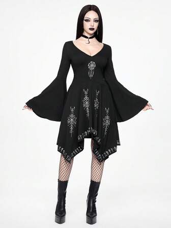 Robe mini ajustée à manches évasées de style gothique