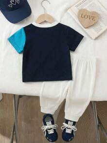 SHEIN Playful Pals 男婴字母印花撞色短袖T恤和裤子休闲套装 - 彩色 - 查看 2