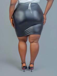 CurvyTilda Plus Size Elegant Knowledgeable Commuter High Street Personalized Party INS Style Party College PU High Waist Ruched Design Bodycon Knee-Length Skirt, For Hourglass Body Shape, For Body Shape, For Summer - Black - View 2