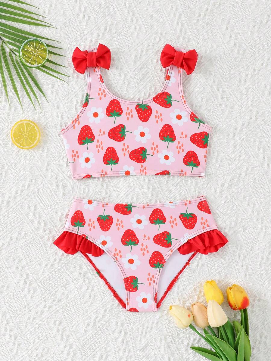 SHEIN Bộ đồ bơi bé gái dễ thương màu đỏ in hình dâu tây, trang trí nơ đỏ trên vai, thích hợp cho kỳ nghỉ, mở ra xu hướng thời trang mùa hè với đồ bơi dâu tây, bộ bikini cạp cao, đồ bơi in hình trái cây, bộ bikini cạp cao hai mảnh cho bé gái, đồ bơi 2 mảnh cho bé gái, bộ đồ đi biển hai mảnh cho bé gái, đồ bơi 2 mảnh cho bé gái. - Đỏ - Xem 1