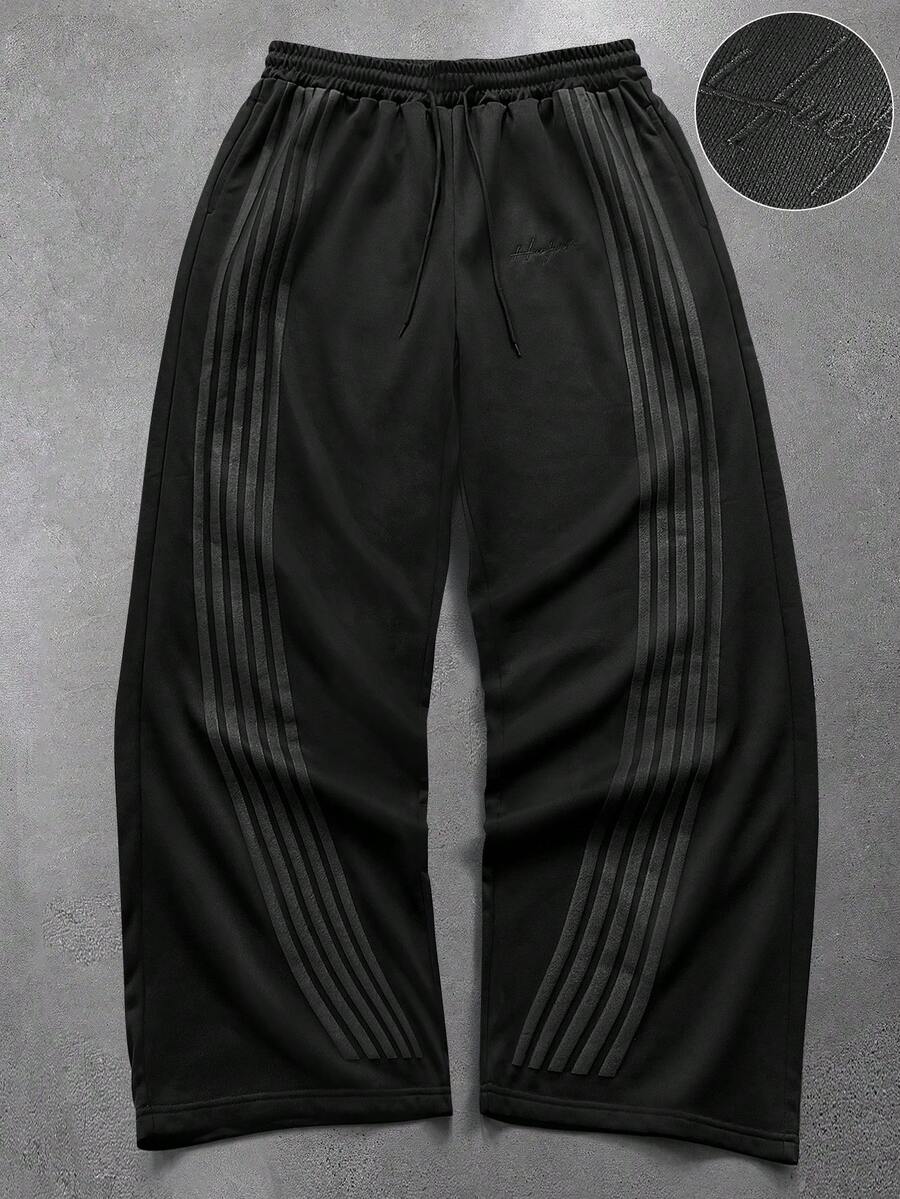 Manfinity Roghcode 男士抽绳腰带字母刺绣休闲百搭运动裤，适合秋冬季日常穿着；男士侧条纹阔腿运动裤 - 黑色 - 查看 1