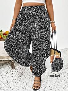 SHEIN Frenchy Celana Panjang Model Lentera Ukuran Plus Gaya Boho Hitam Motif Bunga Acak untuk Wanita, Terbuat dari Kain Tenun - Hitam - View 1