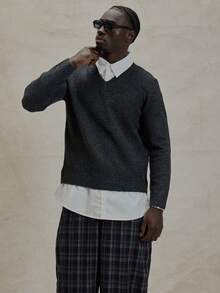 Musero 长袖V领针织套头衫，内置叠穿设计，冬季必备单品 - 深灰色 - 查看 5