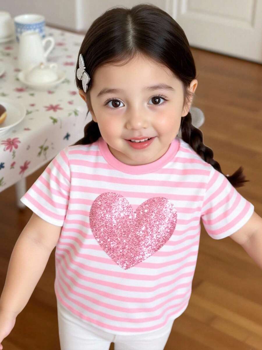 SHEIN Playful Pals 女婴时尚休闲舒适圆领短袖T恤,可爱条纹爱心印花设计,轻盈透气,适合春夏休闲穿着、户外活动、上学、聚会、送礼。 - 粉色 - 查看 1