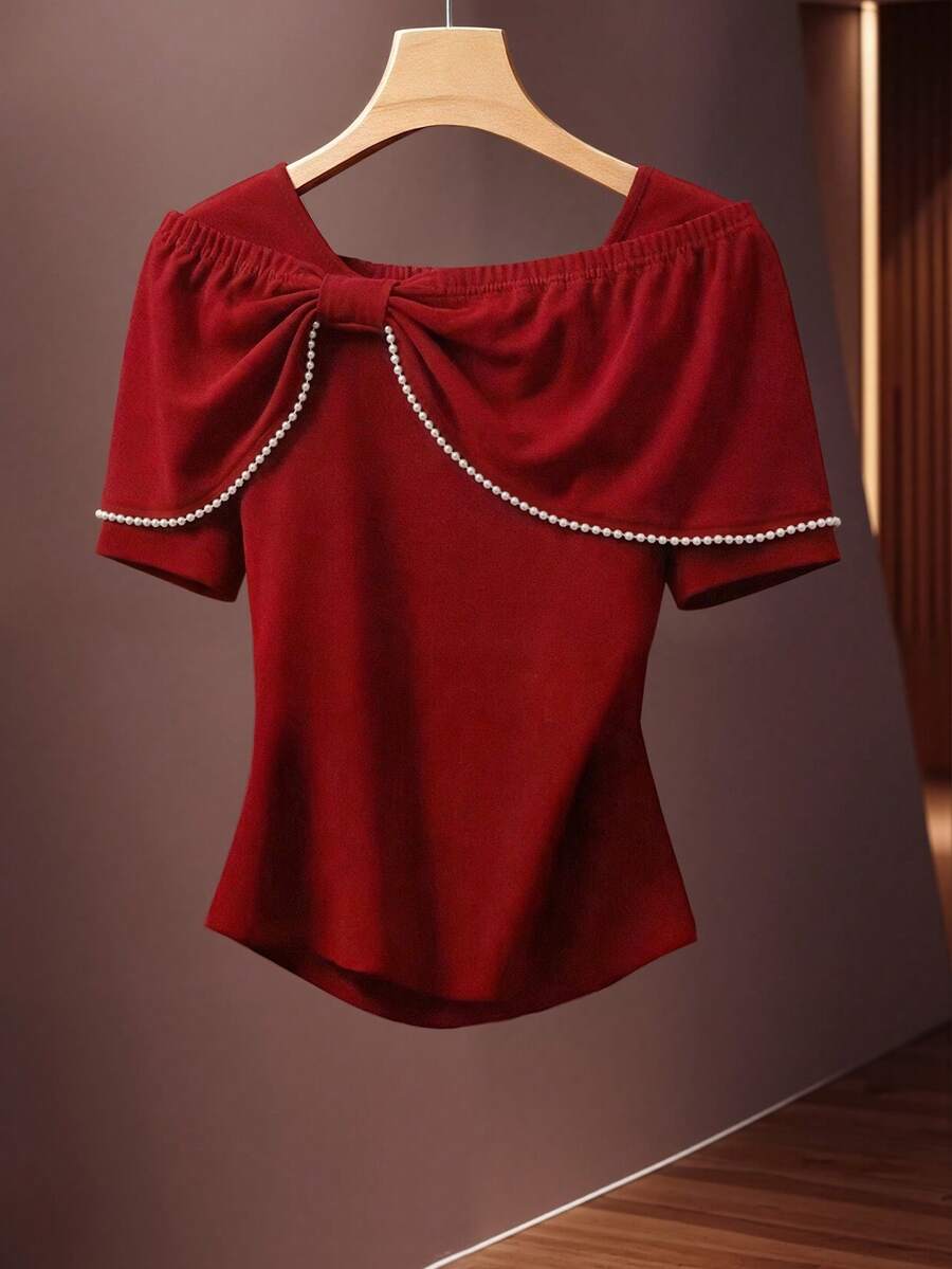 SHEIN LUNE 红色仿珍珠饰边缎带束腰蝴蝶结优雅圆领短袖T恤,女士红色上衣,红色女式T恤,优雅女式上衣,夏季度假,闪亮上衣,派对上衣。时尚休闲通勤装,商务办公装,百搭时尚日常休闲装,都市教师职业装 - 酒紅色 - 查看 1
