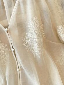 GlowEve CURVE 大码女式刺绣花卉衬衫，优雅休闲日常穿着 - 杏色 - 查看 5