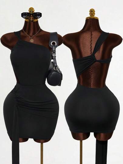 Mistrie Damklänning i enfärgad, rynkad, enaxlad, elegant, midja och åtsittande festklänning i mini-modell.