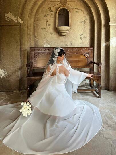 Lyrianda フレンチレトロ ソフトシフォン シアーファブリック ニッチ エレガント 新婦ウェディングドレス、オフショルダー、Vネック、ホルターネック、ノースリーブケープ、レースパッチワーク エレガントウェディングガウン、ホワイト