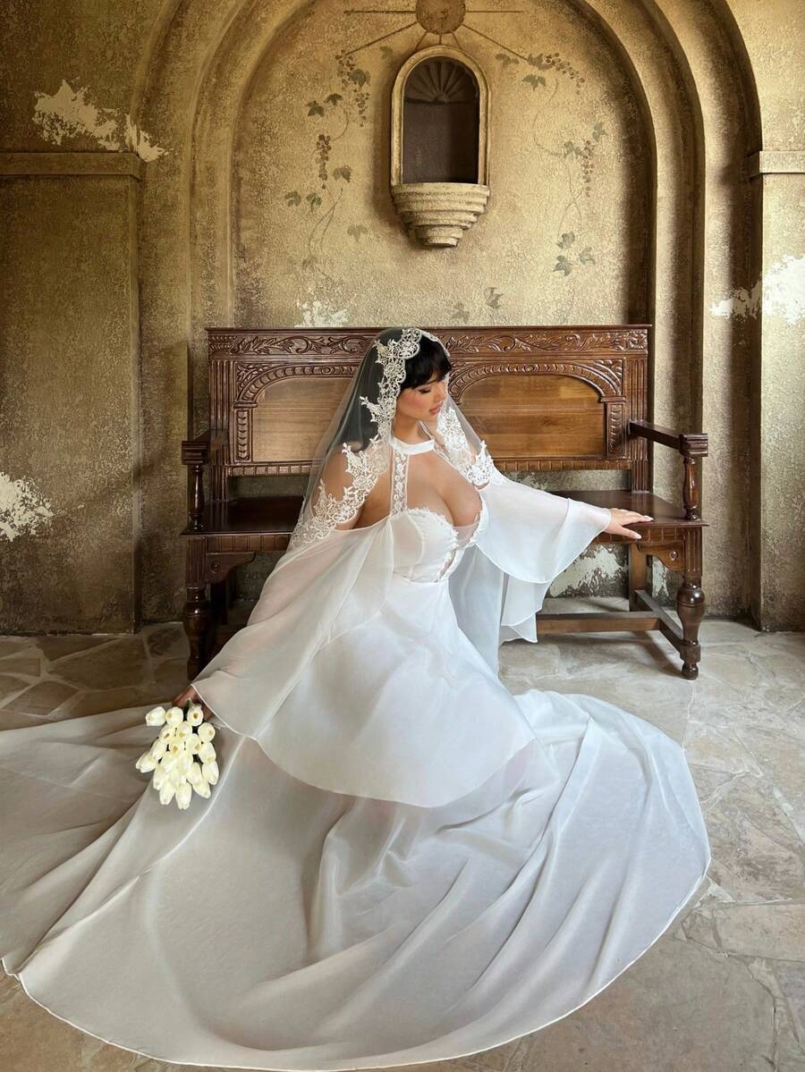 Lyrianda 法式复古柔软雪纺薄纱小众优雅新娘婚纱，露肩、V领、挂脖、无袖披肩，搭配同色蕾丝拼接优雅婚纱，白色 - 白色 - 查看 1