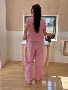 Dazy Plus Bộ đồ ngủ dệt kim 2 món, áo thun cổ tròn kẻ sọc ôm sát và quần dài rộng, màu hồng, thích hợp cho mùa xuân/hè. - Hồng - Xem 2