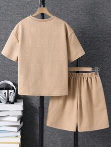 SHEIN 2件套儿童/青少年男童休闲韩版舒适贴布装饰宽松圆领T恤和短裤针织套装，适合通勤、上学、日常休闲外出、运动、春夏穿着。 - 卡其色 - 查看 3
