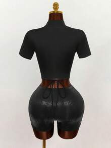 Mistrie 新款女士性感圆领短袖紧身T恤，胸前镂空褶皱设计，吊带款式，短款露脐上衣，适合夜店穿着。时尚火辣的女孩必备单品。 - 黑色 - 查看 2