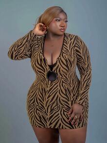 CurvyTilda 大码女装秋冬性感优雅派对胸部金属环装饰圆形镂空金色面料长袖连衣裙 - 金色 - 查看 4