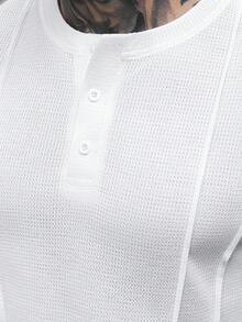 Manfinity CasualCool 男士纯色纽扣半开襟短袖T恤和抽绳腰短裤休闲套装 - 白色 - 查看 3