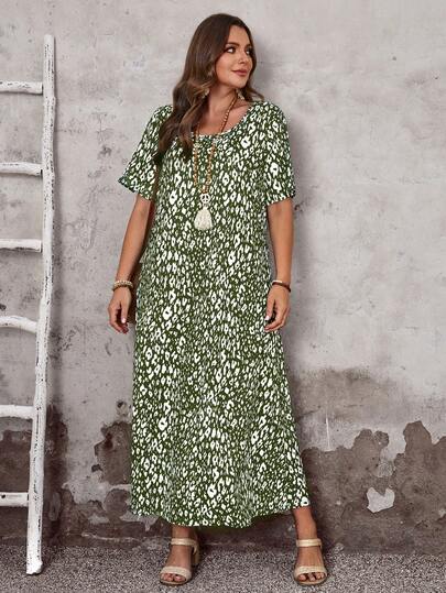 EMERY ROSE Plus Size All-Over Print Round Neck Casual Vacation Short Sleeve Dress/Summer