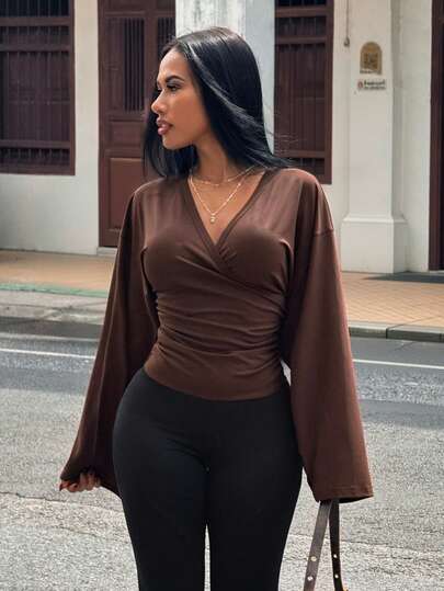 Slaydiva Daily Casual & Lifestyle New Early Spring And Summer Music Festival, Valentine's Day, Easter Casual, Simple And Basic Style, Y2K Street Sweet, Hot , Cruise Vacation, Daily Date, Hot Girl Style, Sexy Party, Overlap V-Neck, Loose Sleeves, Slim, Women's T-Shirt For Y2k Coffee Brown Top