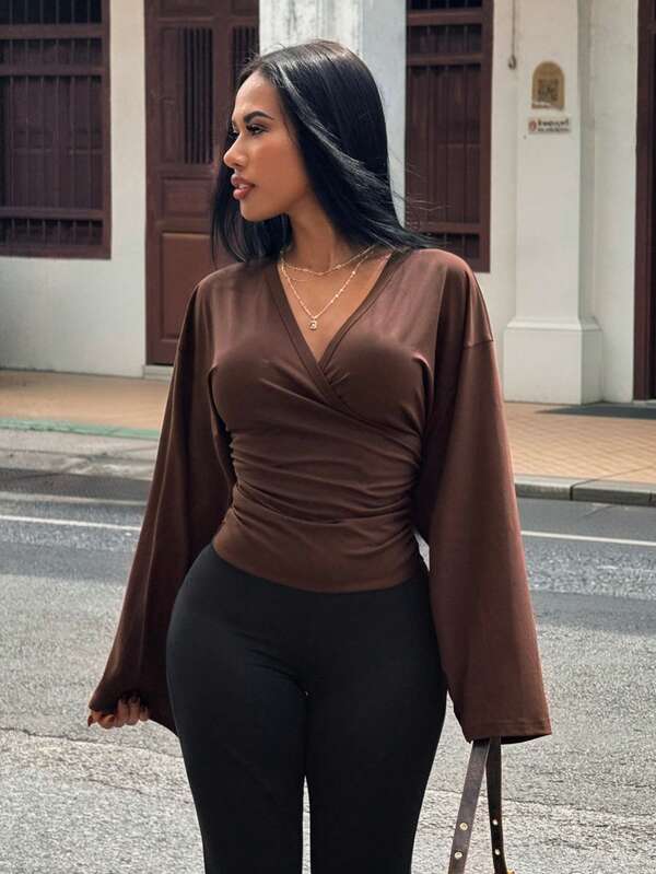 Slaydiva Daglig casual och livsstil Ny tidig vår och sommar Musikfestival, Alla hjärtans dag, Påsk Casual, Enkel och grundläggande stil, Y2K Street Sweet, Het, Kryssningssemester, Daglig dejt, Het tjejstil, Sexig fest, Överlappande V-ringning, Lösa ärmar, Slim, Dam T-shirt för Y2k Kaffe Brun Topp