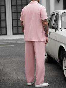 Manfinity CasualCool 男士夏季纯色灯芯绒短袖衬衫和裤子休闲套装，男士白色两件套裤装，男士白色两件套服装，男士两件套休闲西装，男士套装，男士两件套服装，适合周末旅行、户外活动、探险旅行、轻松的工作环境或半正式场合，可作为男友/丈夫礼物、周年纪念/生日礼物、派对、暑假、新年、婚礼、情人节礼物，粉色套装 - 粉色 - 查看 2