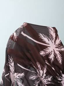 SHEIN 3件套少女椰树印花泳衣套装，包括罩衫、针织吊带背心和短裤，适合游泳、夏季、度假和海滩穿着。 - 黑與白 - 查看 8