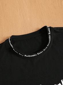 TOKVUE 男士纯色英文字母印花短袖圆领T恤，适合日常穿着、外出、休闲、运动、上学、旅行、家庭聚会等场合。短袖T恤，夏季T恤。可多件T恤作为礼物赠送给家人。2000年代风格 - 黑色 - 查看 4