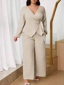 SHEIN Tall CURVE 大码女装春秋季休闲日常工作服简约纯色V领系带裹腰上衣和阔腿裤两件套 - 杏色 - 查看 4