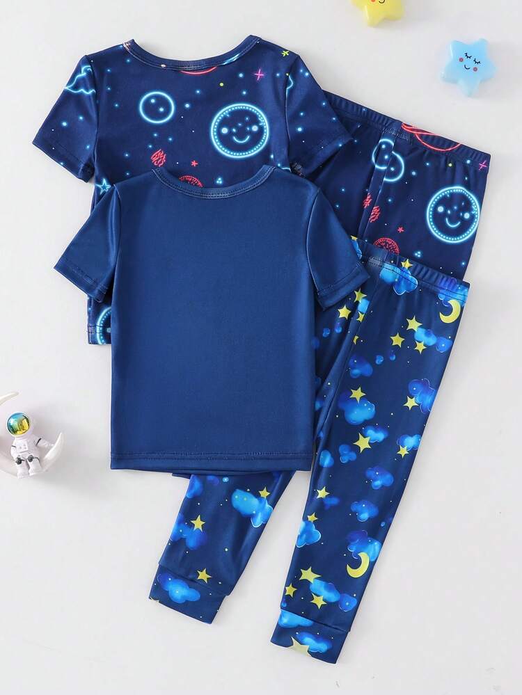 男婴四件套贴身睡衣套装，夜光宇航员卡通星空印花长袖上衣和裤子，舒适家居服。本产品需紫外线照射才能发光。 - 彩色 - 查看 2