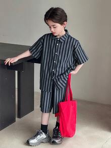 Dazy Kids Conjunto informal de verano para niño preadolescente con camisa de botones a rayas y pantalones cortos - Azul Marino - Ver 7