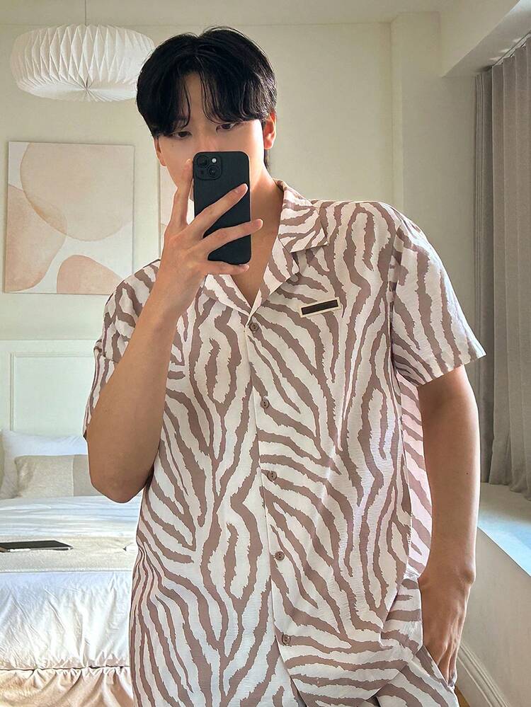 Textured Fabric Patch Design Short Sleeve Shirt With Men's Loungewear Set, Summer